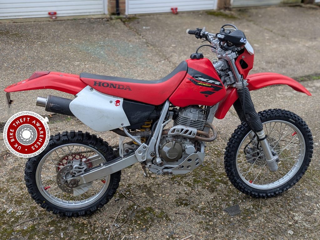STOLEN – READING – HONDA XR400 – RED- REG: HX54 LVW – VIN:JH2NE03A94M480072 – VIN:NEO3E2730403 – CRIME REF:43260544313