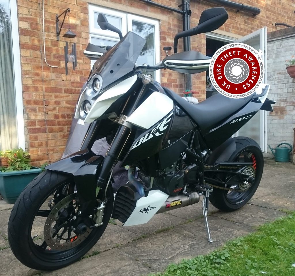 STOLEN – READING – KTM DUKE 690 – REG:EU58 GXL – VIN:VBKLDS4038M716370 – ENGINE:08 756 25979 – CRIME REF:43260544313